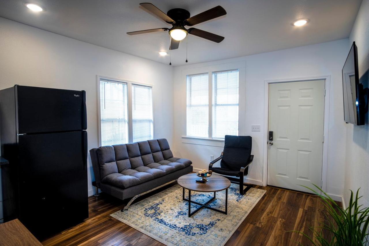 Downtown View Cozy 2Br1Ba Home Sleeps 8 ซานอันโตนิโอ ภายนอก รูปภาพ